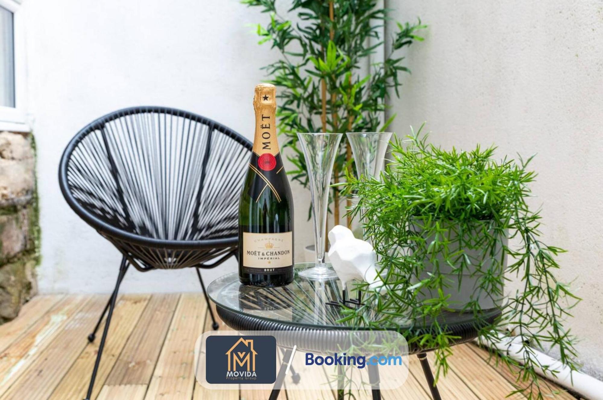 Stylish Two Bed Town Centre Apartment By Movida Property Group Short Lets & Serviced Accommodation With Parking Harrogate Eksteriør bilde