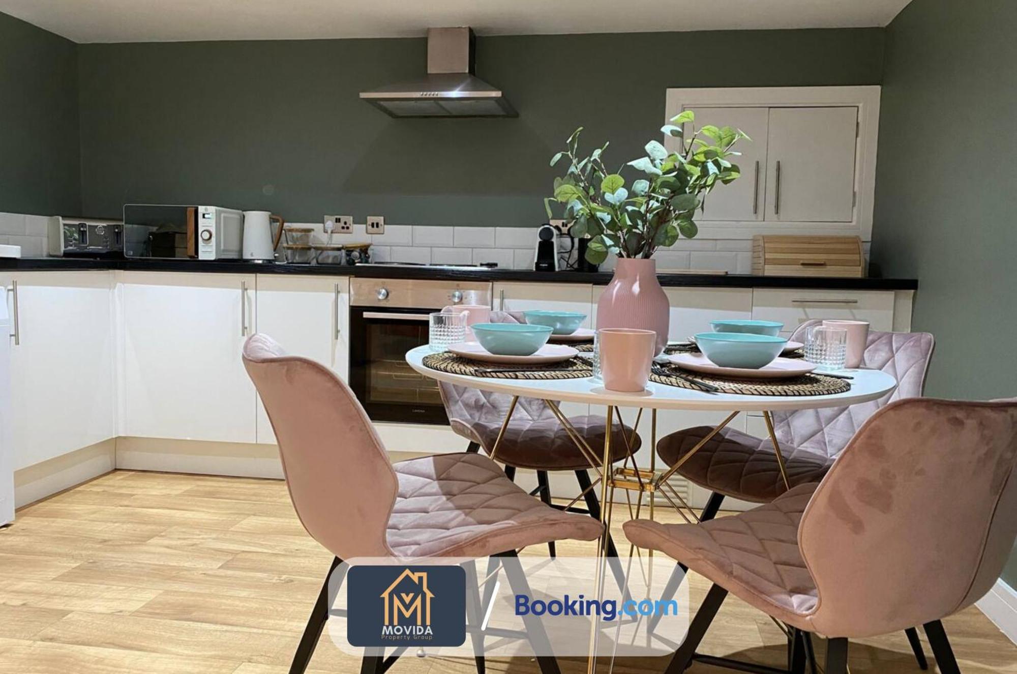 Stylish Two Bed Town Centre Apartment By Movida Property Group Short Lets & Serviced Accommodation With Parking Harrogate Eksteriør bilde