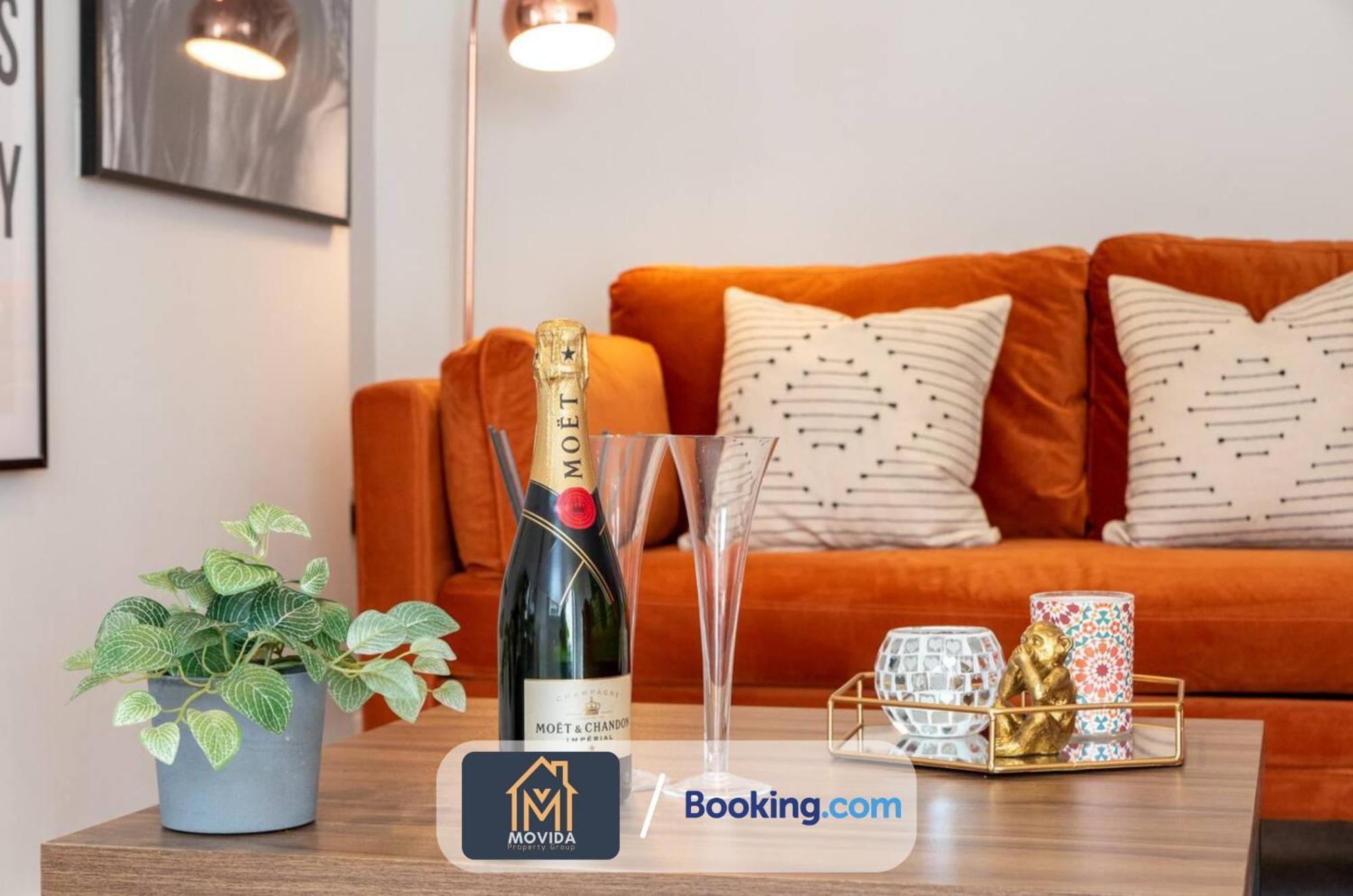 Stylish Two Bed Town Centre Apartment By Movida Property Group Short Lets & Serviced Accommodation With Parking Harrogate Eksteriør bilde